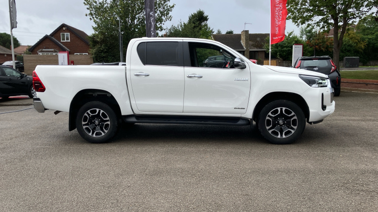 Toyota Hilux Diesel Invincible D/Cab Pick Up 2.8 D-4D Auto